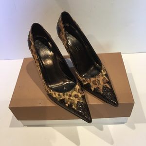 Slightly worn Donald Pliner heels. Made in Italy.